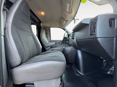 Used 2024 Chevrolet Express 2500 w/ Driver Convenience Package image 15