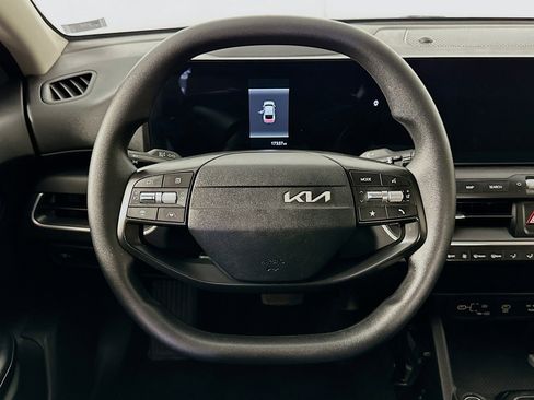 Used 2025 Kia K4 LX image 17
