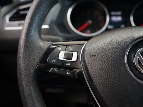 Used 2018 Volkswagen Tiguan S image 27