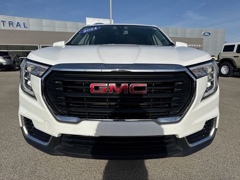 Used 2024 GMC Terrain SLE image 10