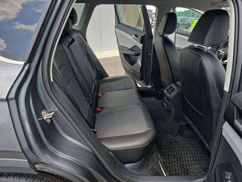 Used 2023 Volkswagen Taos SE AWD/4WD image 18