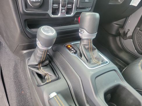 Used 2023 Jeep Gladiator Overland AWD/4WD image 21