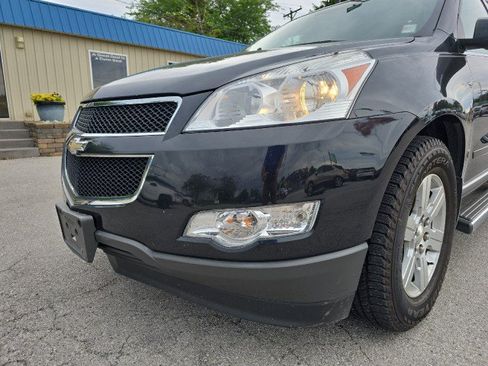 Used 2011 Chevrolet Traverse LT w/ LPO, 'HIT The Road' Package FWD image 9