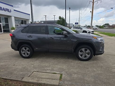 Used 2022 Toyota RAV4 LE AWD/4WD image 3