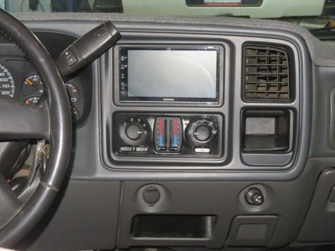 Used 2006 Chevrolet Silverado 2500 LT w/ Heavy-Duty Power Package AWD/4WD image 36