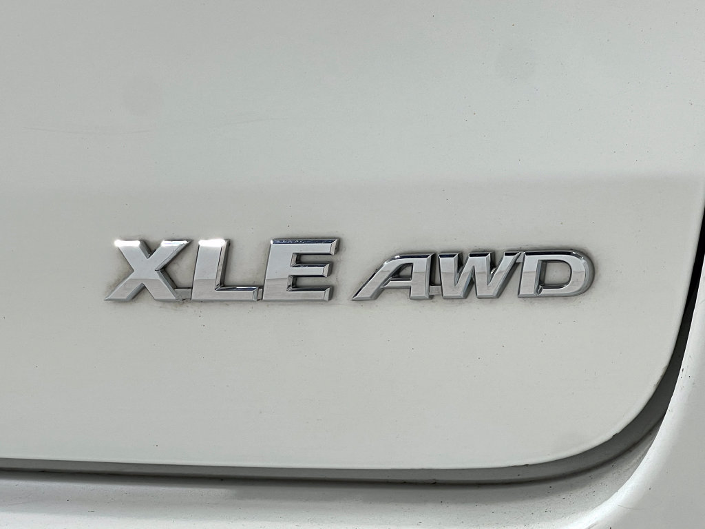 Used 2018 Toyota Highlander XLE AWD/4WD image 42