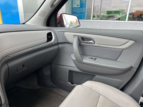 Used 2017 Chevrolet Traverse LT image 40