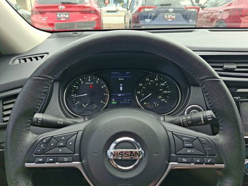Used 2019 Nissan Rogue SV AWD/4WD image 17