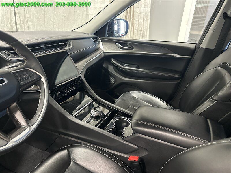 Used 2023 Jeep Grand Cherokee L Limited AWD/4WD image 3