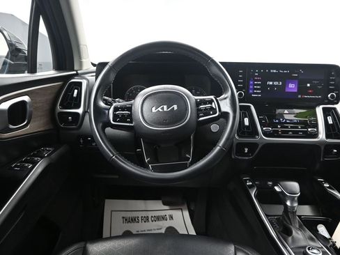 Certified 2022 Kia Sorento EX w/ Panoramic Sunroof Package image 35