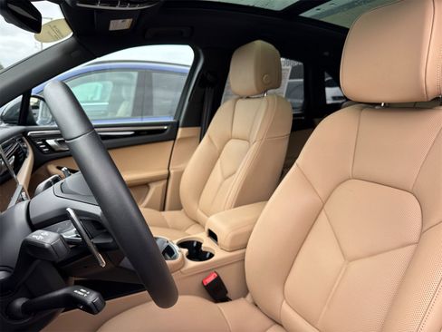 Used 2025 Porsche Macan image 5