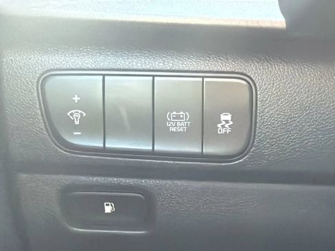 Used 2019 Kia Niro LX image 15