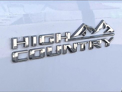 Used 2023 Chevrolet Traverse High Country AWD/4WD image 24