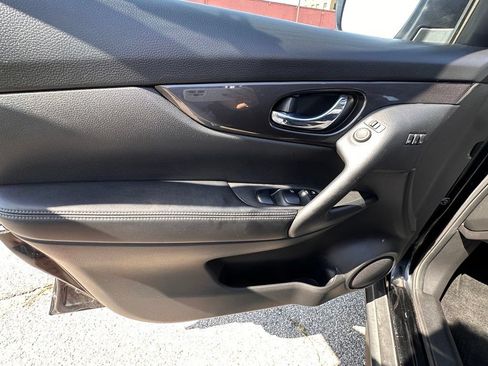Used 2020 Nissan Rogue SV w/ Premium Package FWD image 13