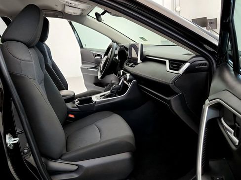 Used 2025 Toyota RAV4 XLE AWD/4WD image 17