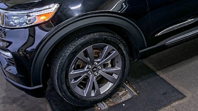Used 2023 Ford Explorer XLT w/ Equipment Group 202A AWD/4WD image 24