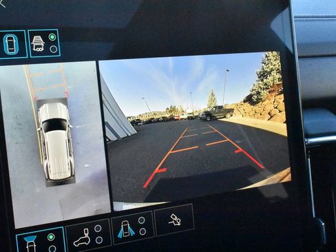 Used 2025 GMC Yukon Denali w/ Sun & Power Step Package image 25