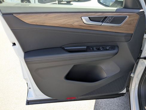 New 2026 Volkswagen Atlas SE image 11