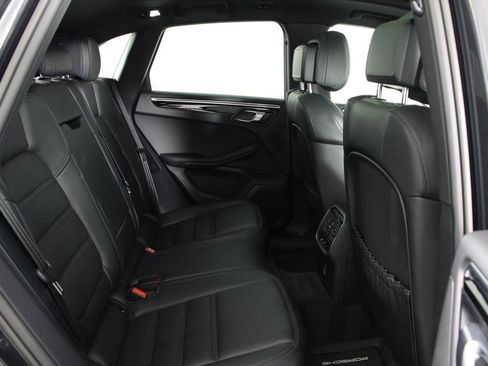 Certified 2025 Porsche Macan AWD/4WD image 32