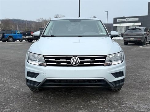 Used 2018 Volkswagen Tiguan SE w/ Panoramic Sunroof Package image 2
