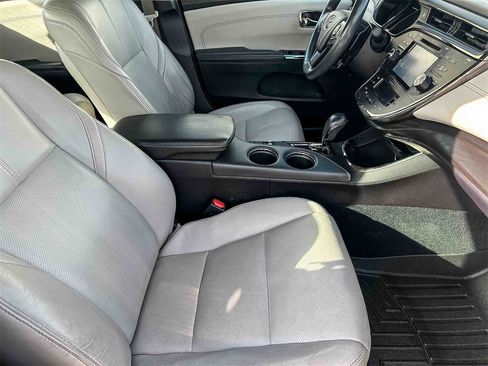 Used 2017 Toyota Avalon Limited image 21