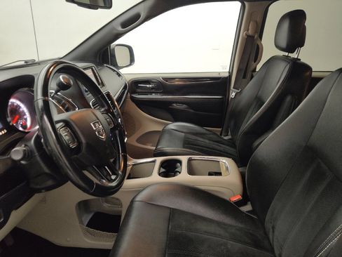 Used 2018 Dodge Grand Caravan SXT FWD image 17