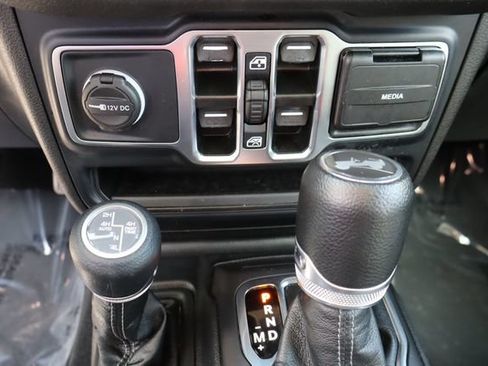Used 2024 Jeep Wrangler Unlimited AWD/4WD image 37