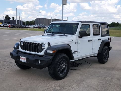Used 2025 Jeep Wrangler Unlimited Sport AWD/4WD image 9