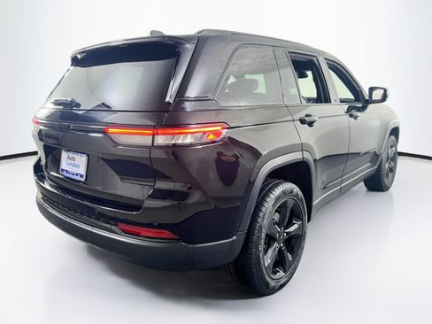 Used 2023 Jeep Grand Cherokee Altitude AWD/4WD image 5