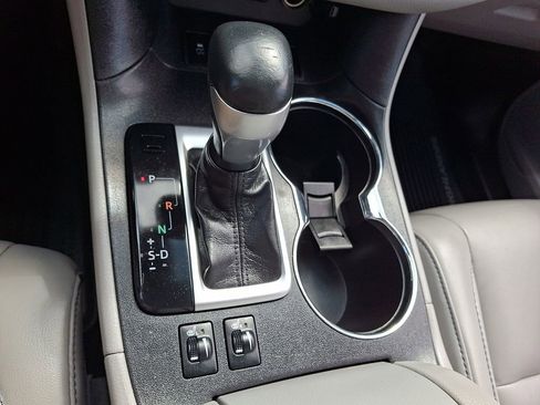 Used 2019 Toyota Highlander XLE AWD/4WD image 17
