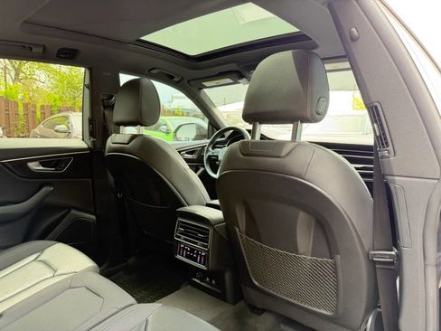 Used 2019 Audi Q8 Premium Plus w/ Premium Plus AWD/4WD image 28