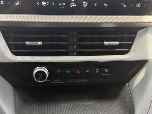 Used 2025 Ford Explorer Active RWD image 28