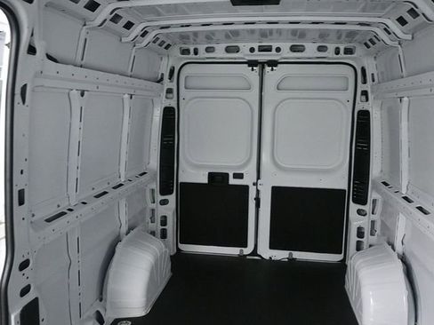 Used 2025 RAM ProMaster 2500 w/ Convenience Group image 21
