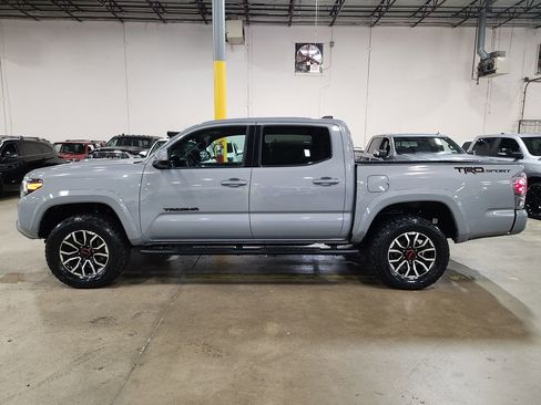 Used 2021 Toyota Tacoma TRD Sport w/ Technology Package RWD image 6