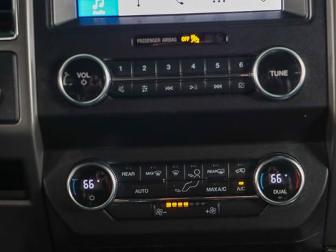 Used 2019 Ford Expedition XLT w/ Equipment Group 201A AWD/4WD image 21