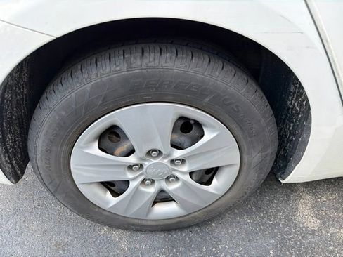 Used 2018 Kia Forte LX FWD image 10
