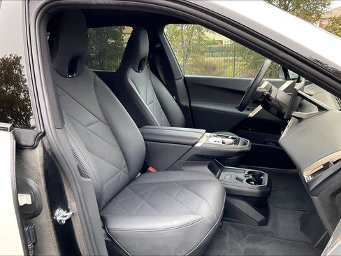 Used 2024 BMW iX xDrive50 image 10