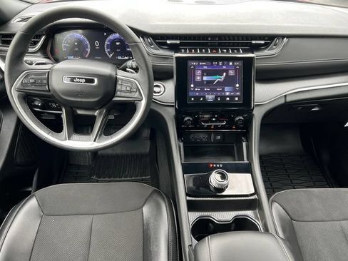 Used 2024 Jeep Grand Cherokee L Altitude AWD/4WD image 3