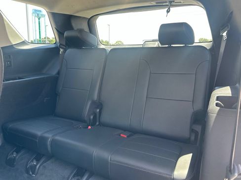 Used 2019 Chevrolet Traverse LT FWD image 16