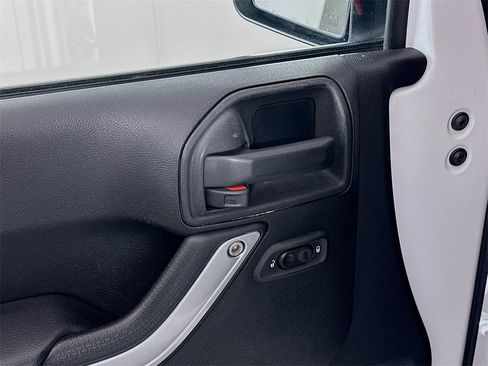 Used 2015 Jeep Wrangler Unlimited Sahara image 15