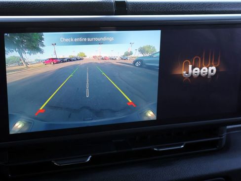 Used 2025 Jeep Gladiator Sport AWD/4WD image 6
