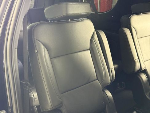 Used 2024 Chevrolet Suburban Z71 w/ Luxury Package AWD/4WD image 20