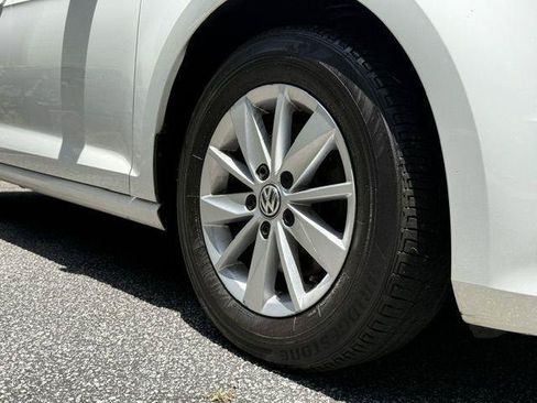 Used 2015 Volkswagen Golf S FWD image 28