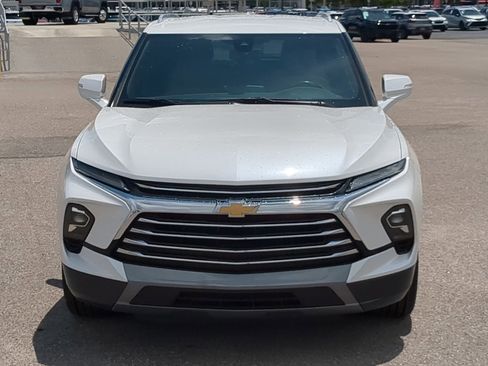 Used 2023 Chevrolet Blazer Premier FWD image 2