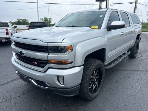 Used 2018 Chevrolet Silverado 1500 LT w/ All Star Edition AWD/4WD image 9