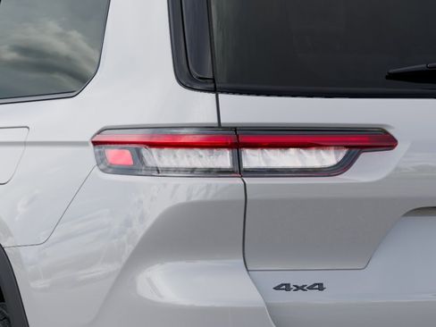 New 2025 Jeep Grand Cherokee L Limited w/ Black Appearance Package AWD/4WD image 29