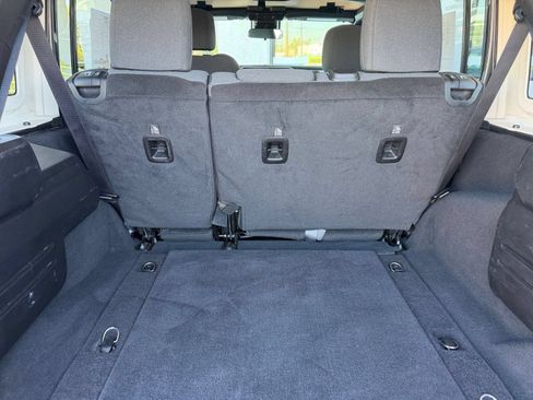 Used 2025 Jeep Wrangler Unlimited Sahara AWD/4WD image 31