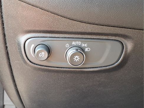 Used 2018 Chevrolet Equinox LT FWD image 16