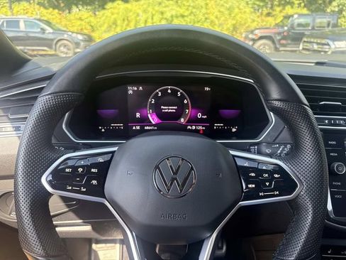 Used 2022 Volkswagen Tiguan SE R-Line image 31