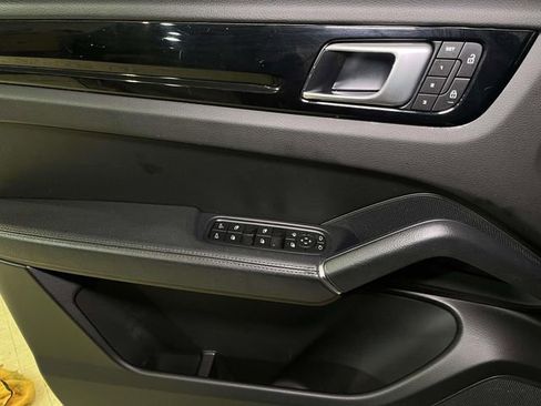 Certified 2023 Porsche Cayenne w/ Premium Package image 36